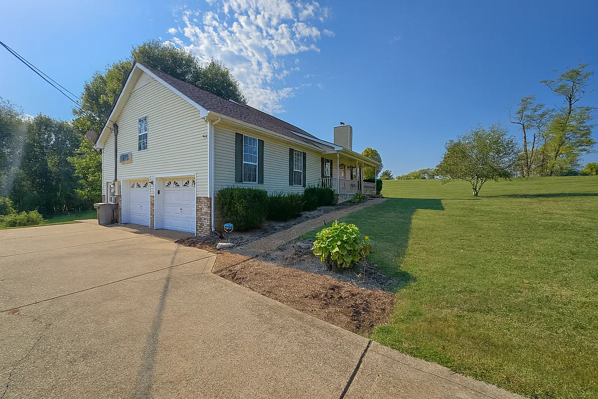 Building Photo - 1011 Green Acres Rd
