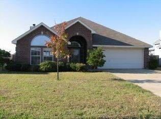 915 Alpine St, Forney, TX 75126