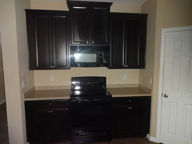 3 bed, 2.0 bath, 1924 sqft, $2,490 — Photo 2
