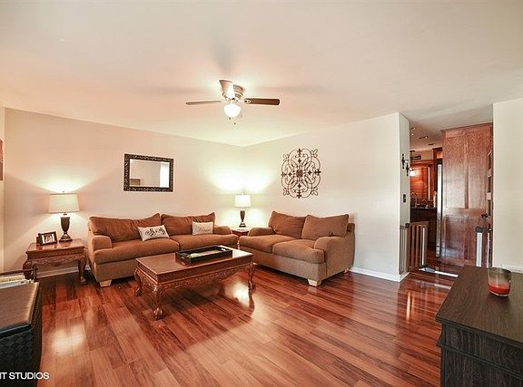 3rd image of 15 Danbury Ct