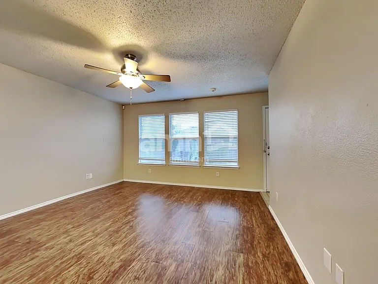 1105 Warrington Way — Photo 6