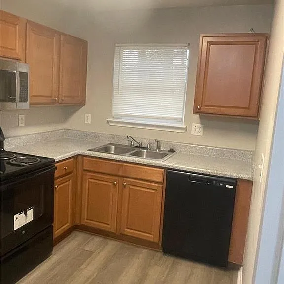 1736 Devon Dr SW — Photo 4