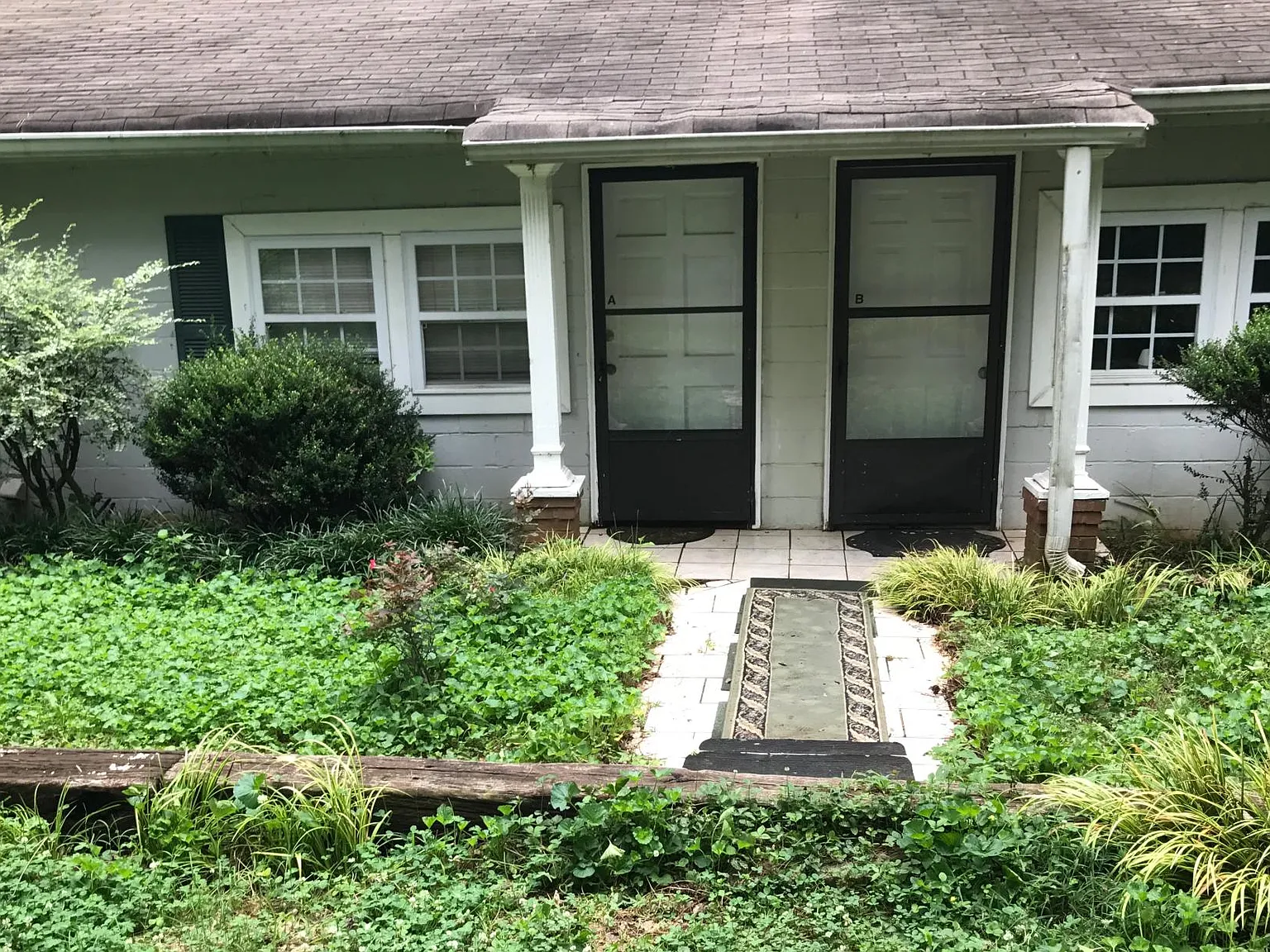 689b Ford Place — Photo 2