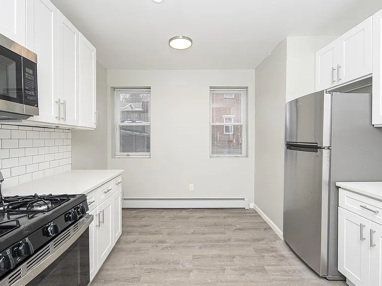 51 14th St #1 — Photo 3