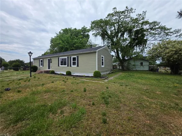 2 Carver Cir, Portsmouth, VA 23701