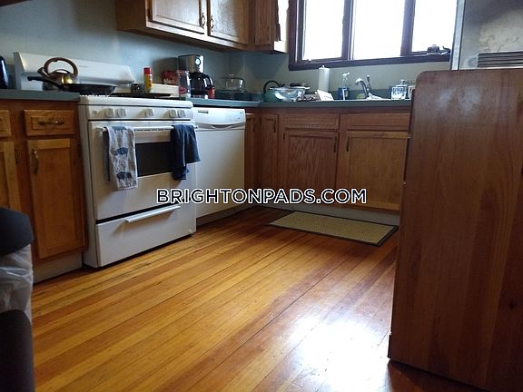 4th image of 66 Falkland St #1AB