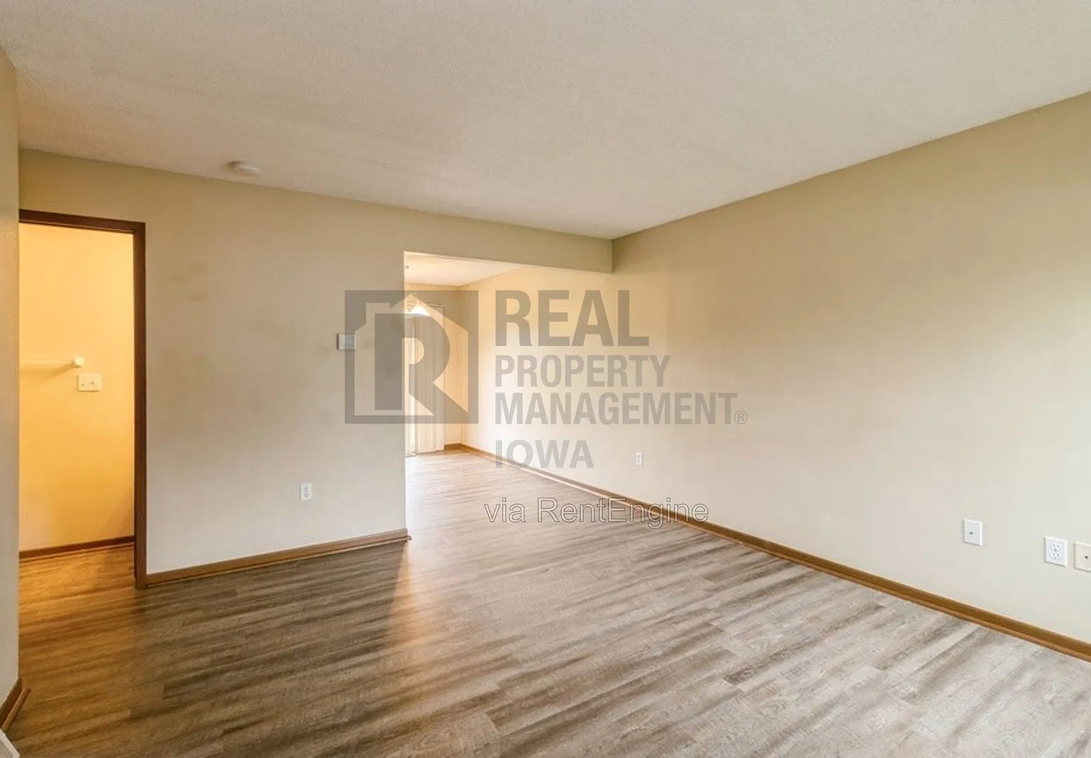 2 bed, 1.5 bath, 990 sqft, $1,295 — Photo 4