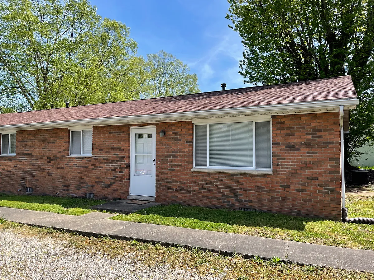 Building Photo - 204 E 9th St #B