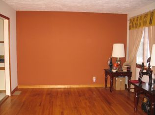 9 Iroquois St, Peekskill, NY 10566