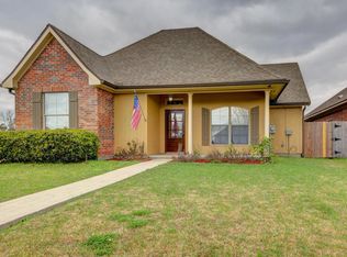 106 Country Village Dr, Youngsville, LA 70592
