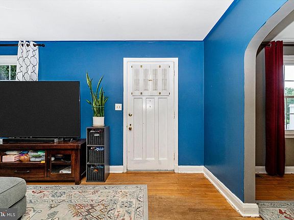3rd image of 5521 Waterloo Rd