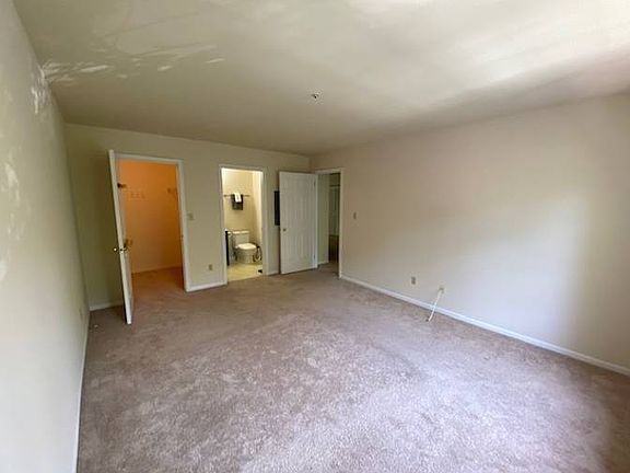 4th image of 105 Village Dr Unit 105