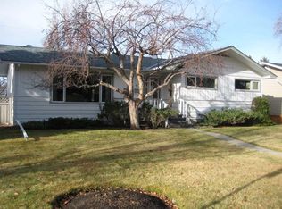 31 E Gateway Dr SW, Calgary, AB T3E 4J8