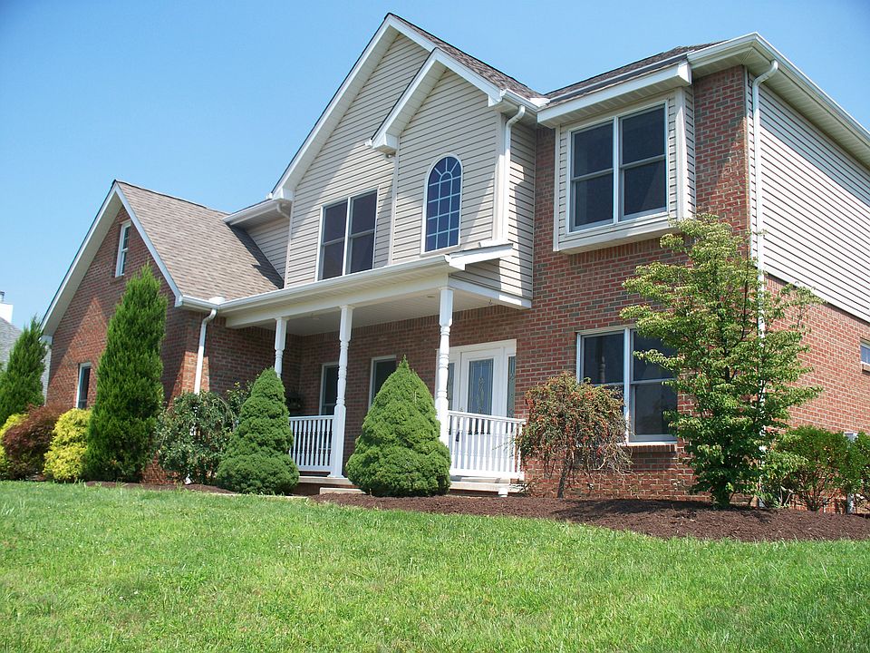 1st image of 19 Thomas Jefferson Ct