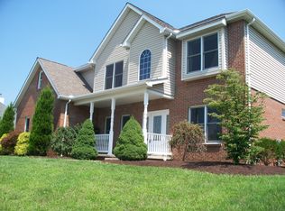 19 Thomas Jefferson Ct, Irwin, PA 15642