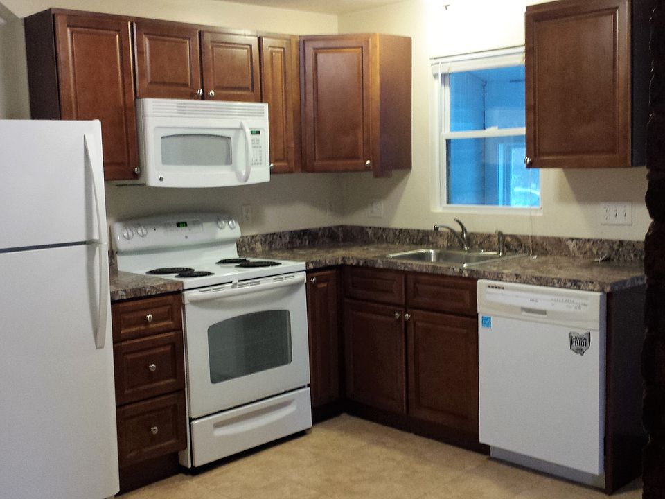 2nd image of 71 Lakewood St APT 3