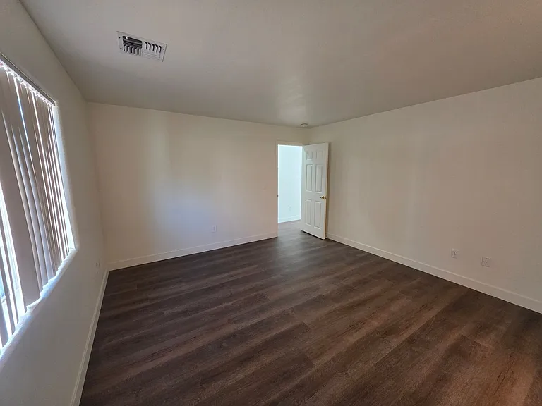 2086 E Jamie Rd — Photo 7