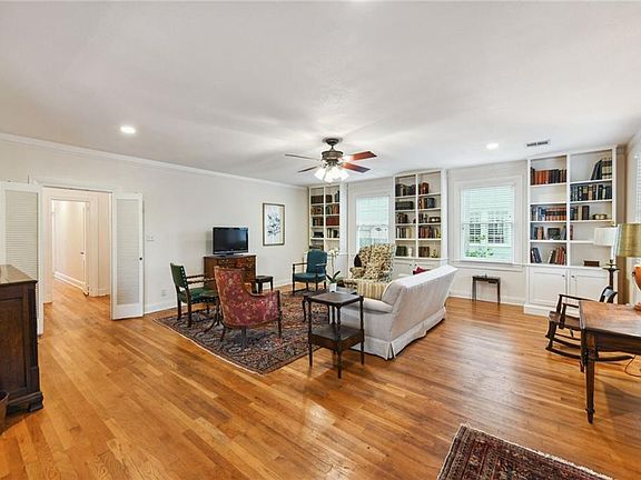 3rd image of 425 Glendale Dr