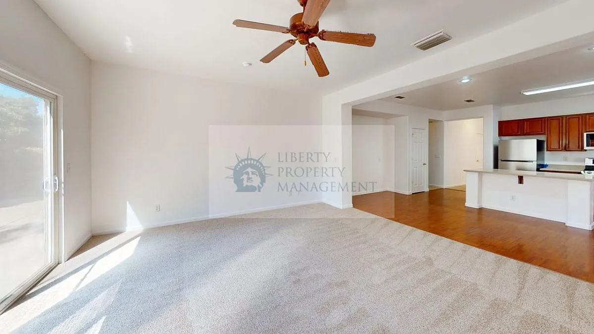 4 bed, 1905 sqft, $2,895 — Photo 4