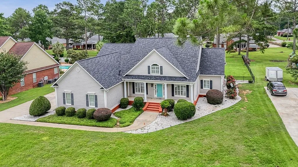 5 bed, 3.5 bath, 4278 sqft, $3,000 — Photo 2