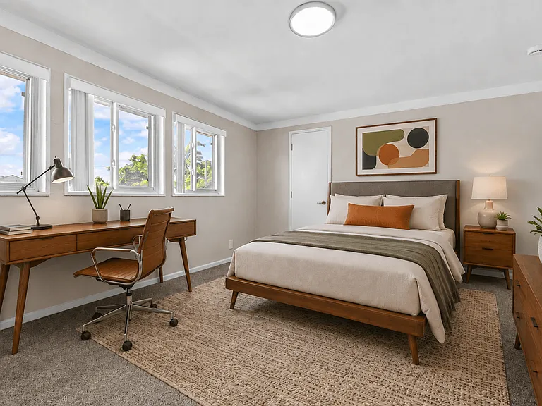 Oak Park Manor Apartments & Townhomes — Photo 28