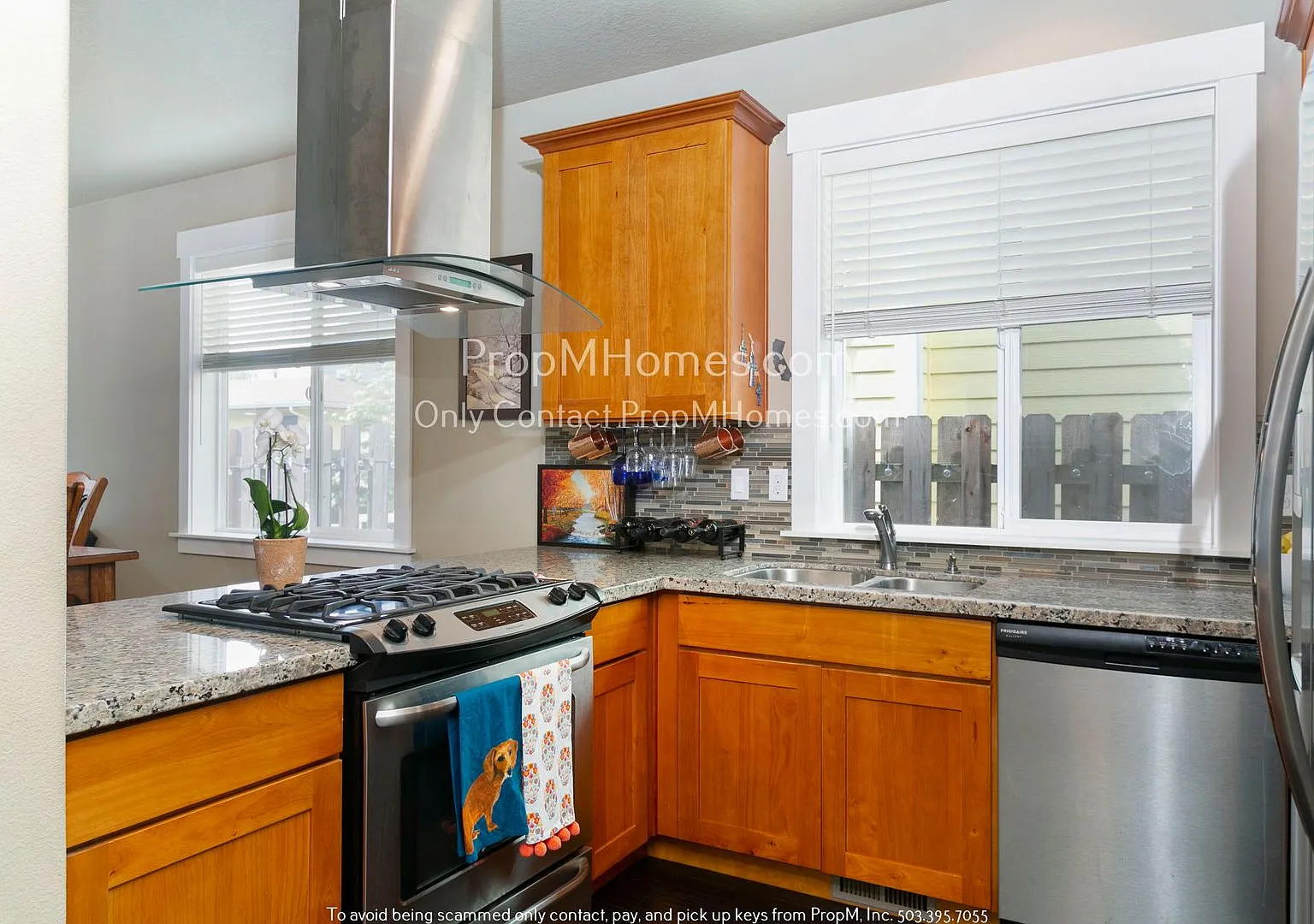 Three Bedroom Gem In The Heart Of Montavilla! — Photo 3