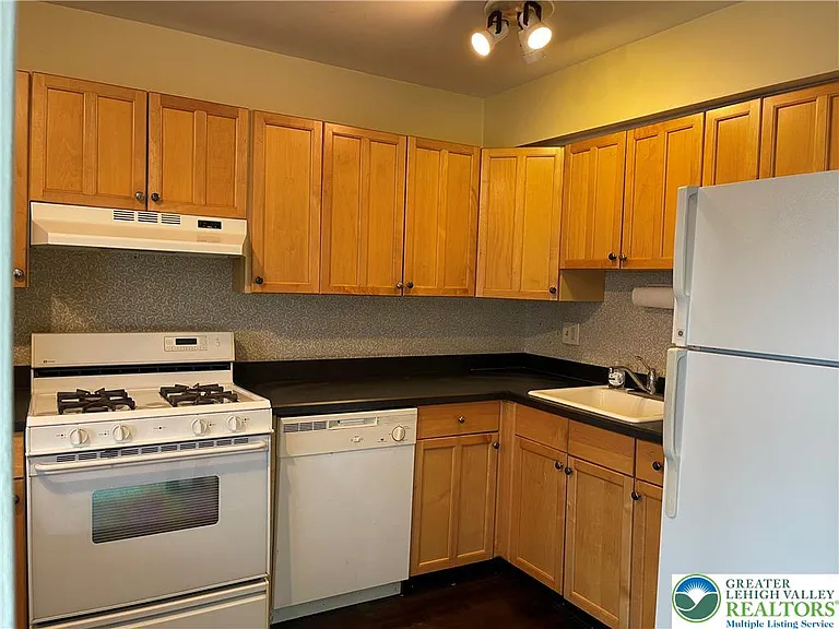 1590 Alta Dr — Photo 8