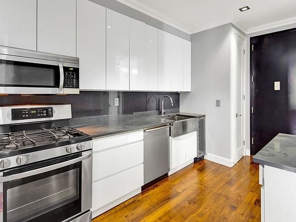 2nd image of 329 E 58th St APT 1B