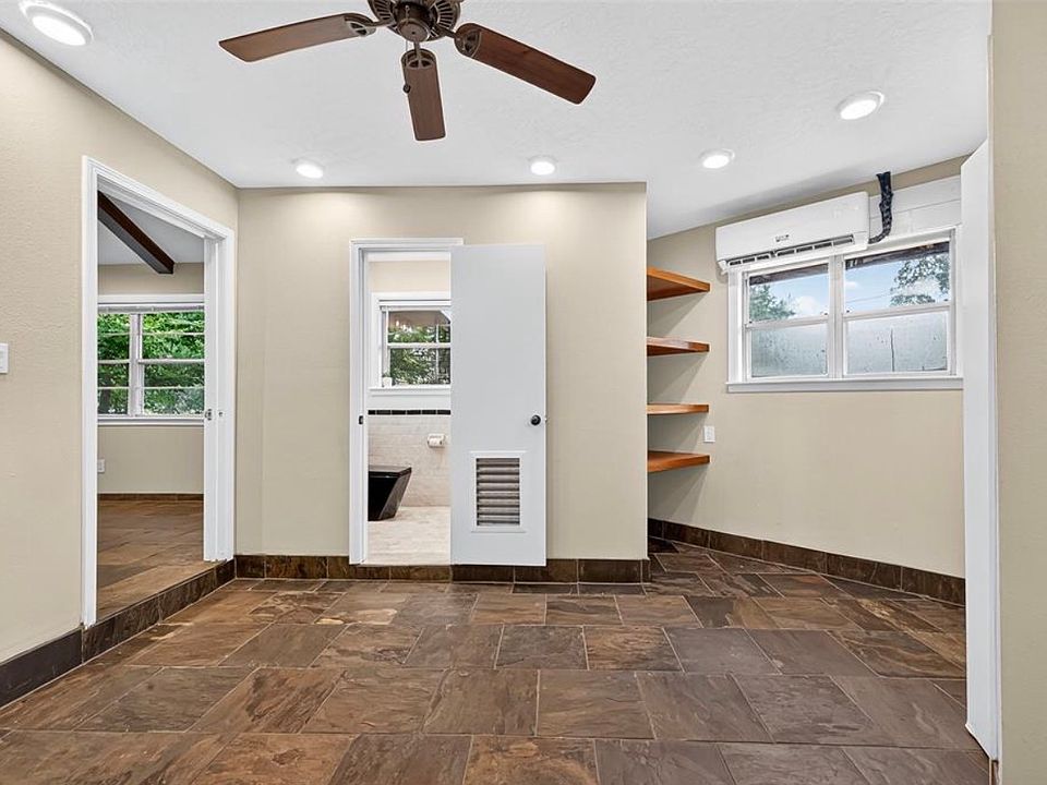 1st image of 4628 Roseneath Dr #A