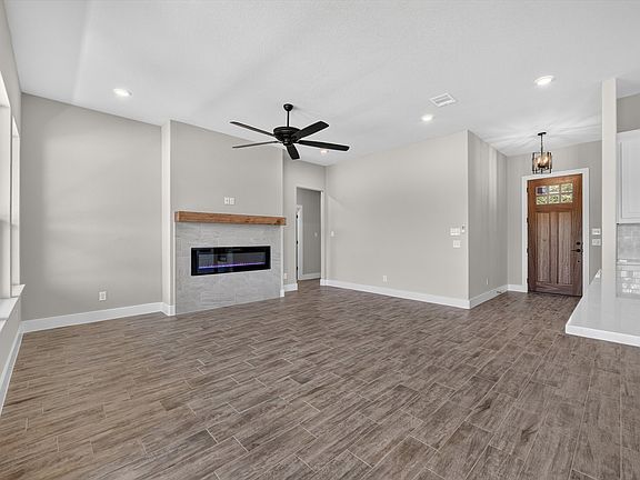 4th image of 1026 Colt Rd