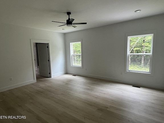 3rd image of 185 Hawes Cir #397