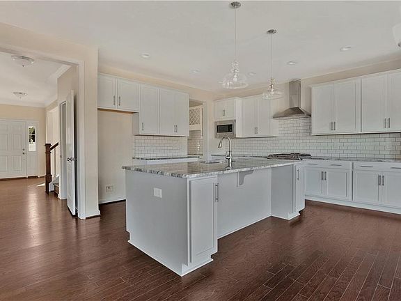 5th image of 2221 Patrick Dr