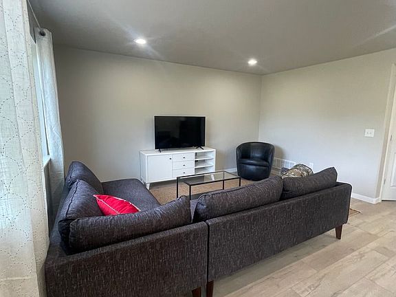 5th image of 2251 Ridgewood Dr #B
