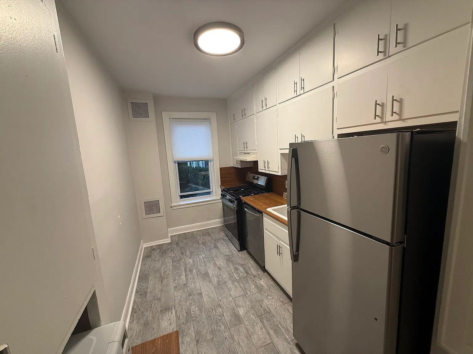 2 bed, 895 sqft, $3,000 — Photo 4