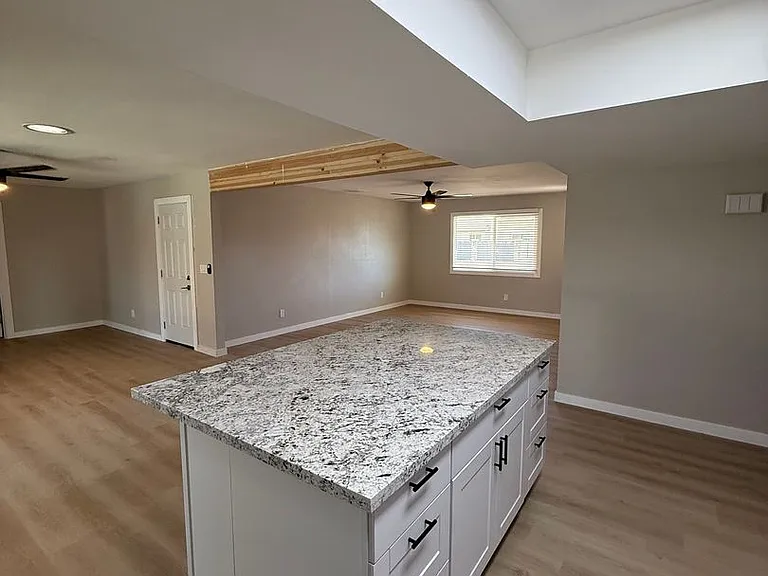 316 E Dunbar Dr — Photo 4