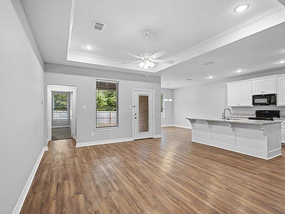 4th image of 165 Highland Forest Dr