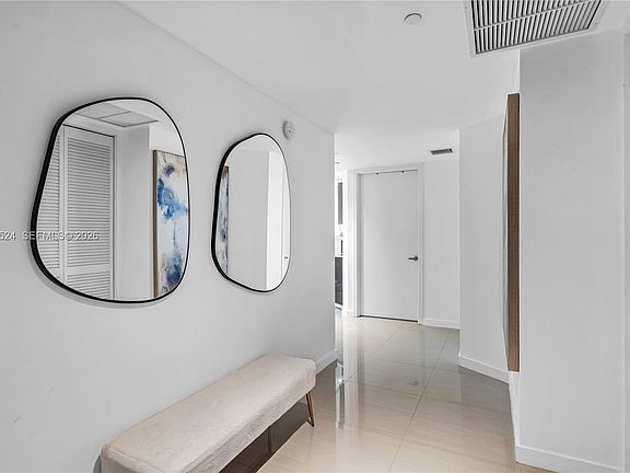 2nd image of 31 SE 6th St APT 702