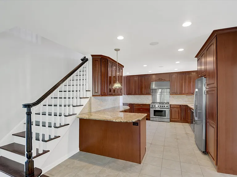 20 Plymouth Rd — Photo 11