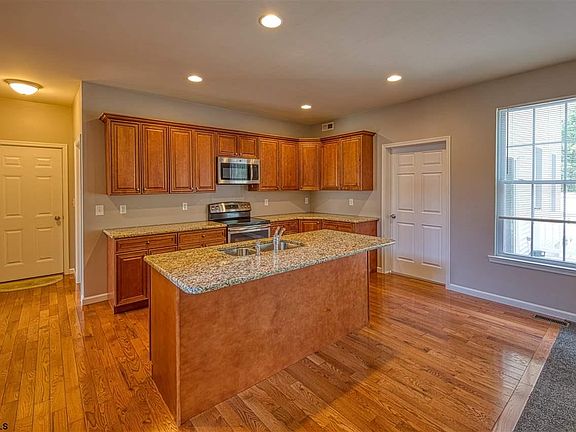 5th image of 803 Forest Park Dr