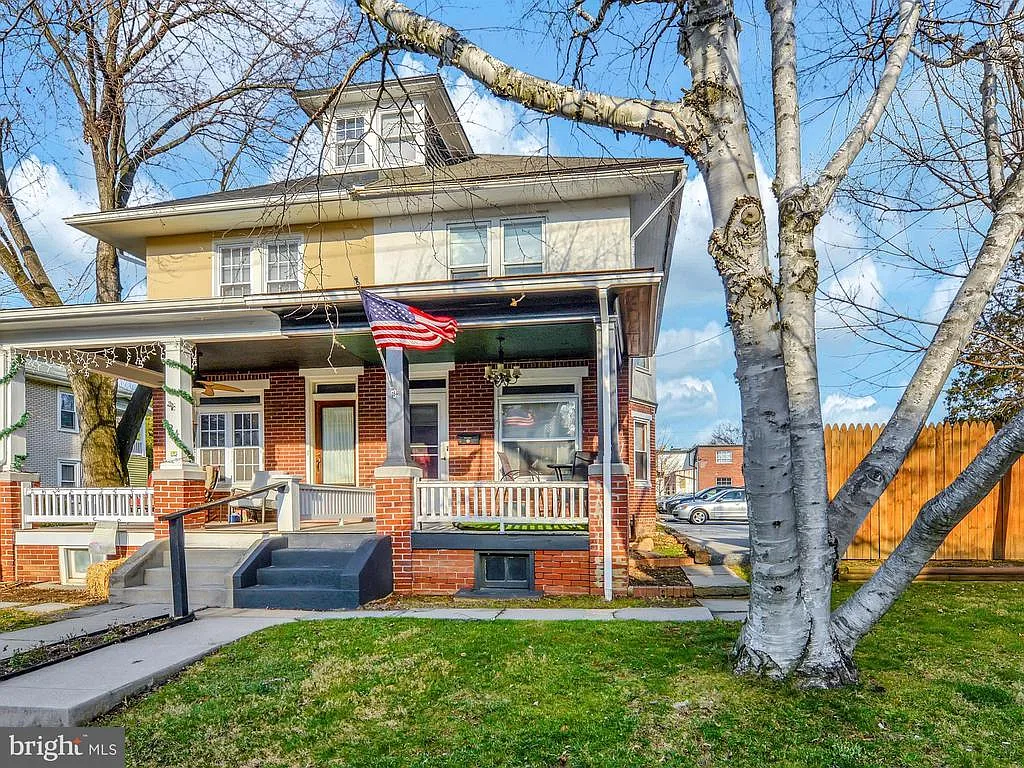 26 E Walnut St photo 1