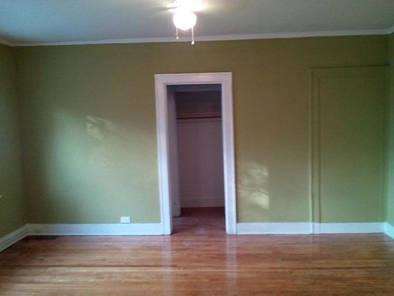 5th image of 901 E Linwood Blvd