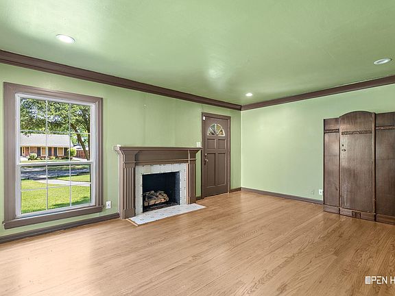 4th image of 2403 Cambridge Ave