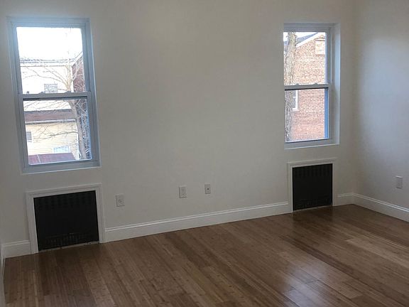 3rd image of 29 Metcalfe St #2