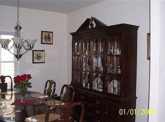 4th image of 10 Sweetwater Ct
