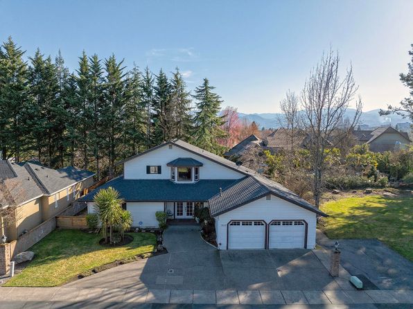3222 Arnold Palmer Way, Medford, OR 97504