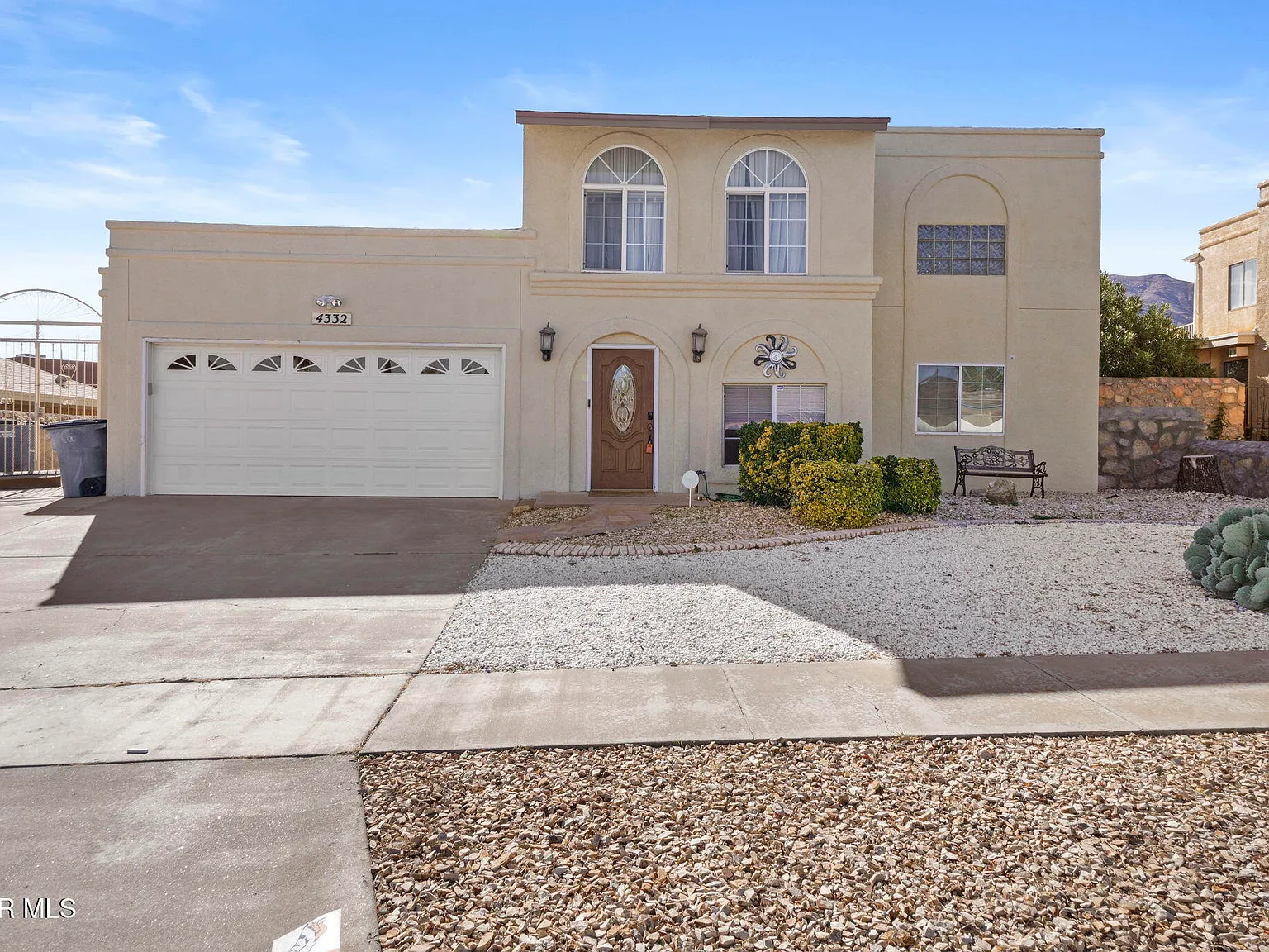 3 bed, 2.0 bath, 2514 sqft, $2,150 — Photo 1