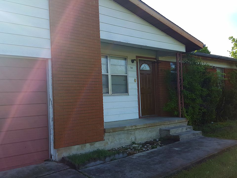 1st image of 705 S 15th St