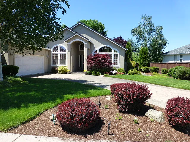 136 Keystone Way photo 1