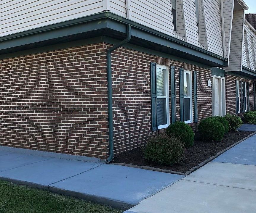 1st image of 1310 Louisville Rd APT 21