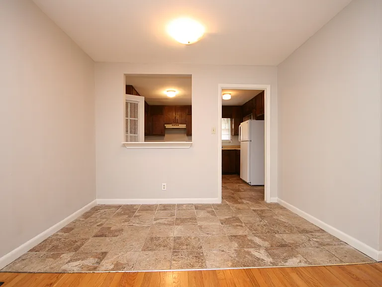 417 Greenacres Dr NW — Photo 5